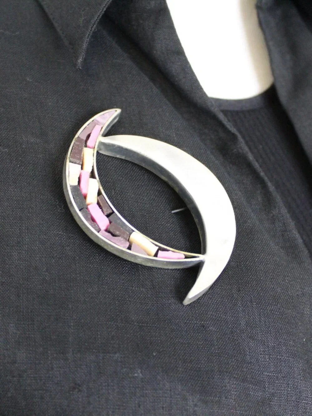 Vintage Modernist Crescent Brooch Abstract Silver Tone‎ Pink Inlay Art Pin 3”